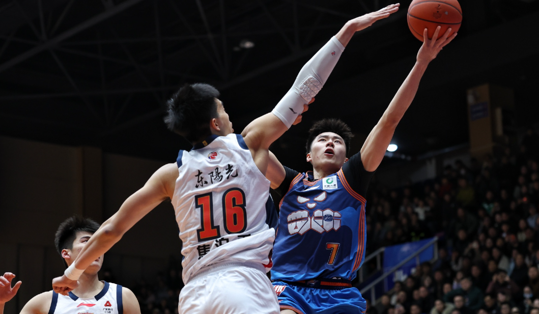 爱游戏-破案!胡明轩状态一好,徐杰却又摆烂原因找到,媒体人说出大实话